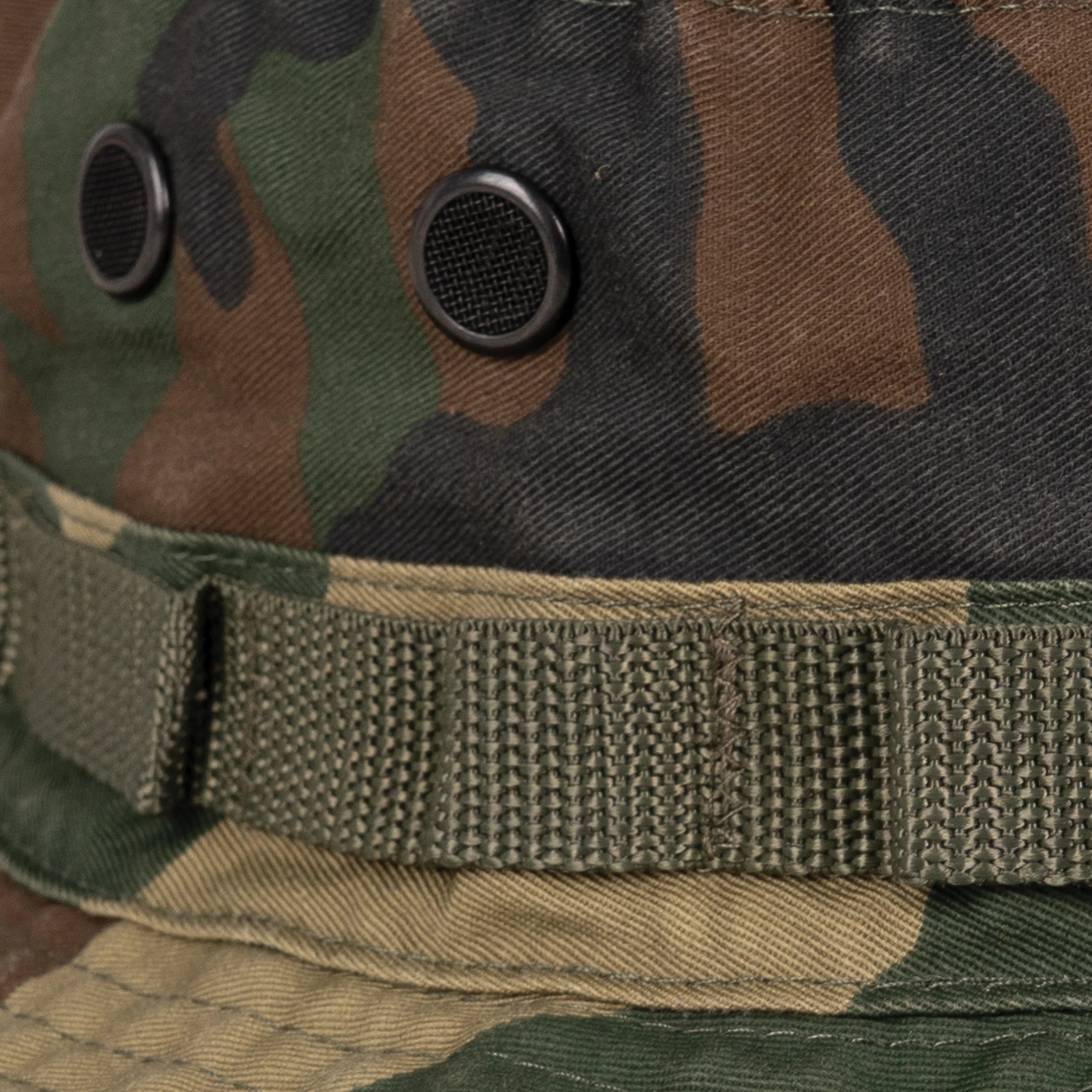 5900-B-CloseUp.webp